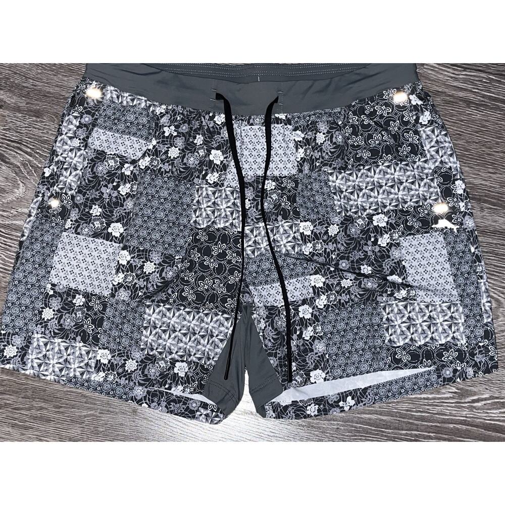 Tommy Bahama Kona Cove Palazzo Patchwork Hybrid 5-Inch Shorts Size Large